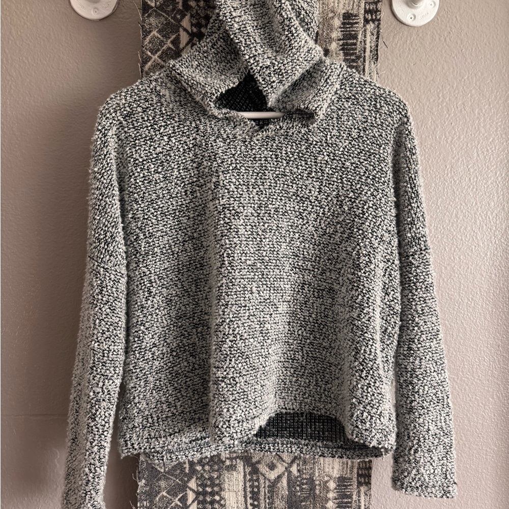 Ambiance Black and White hood Sweater cropped